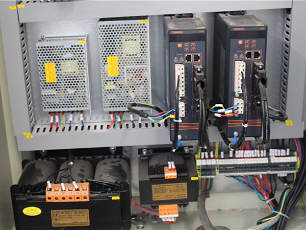 5.Electrical Cabinet With Servo Motor & Schneider Parts