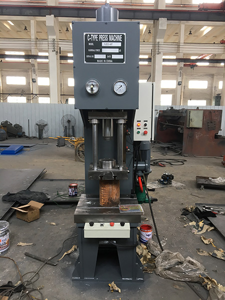 C Type hydrulic press machine 02